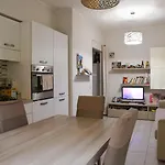Benedetta Flat