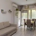 Benedetta Flat